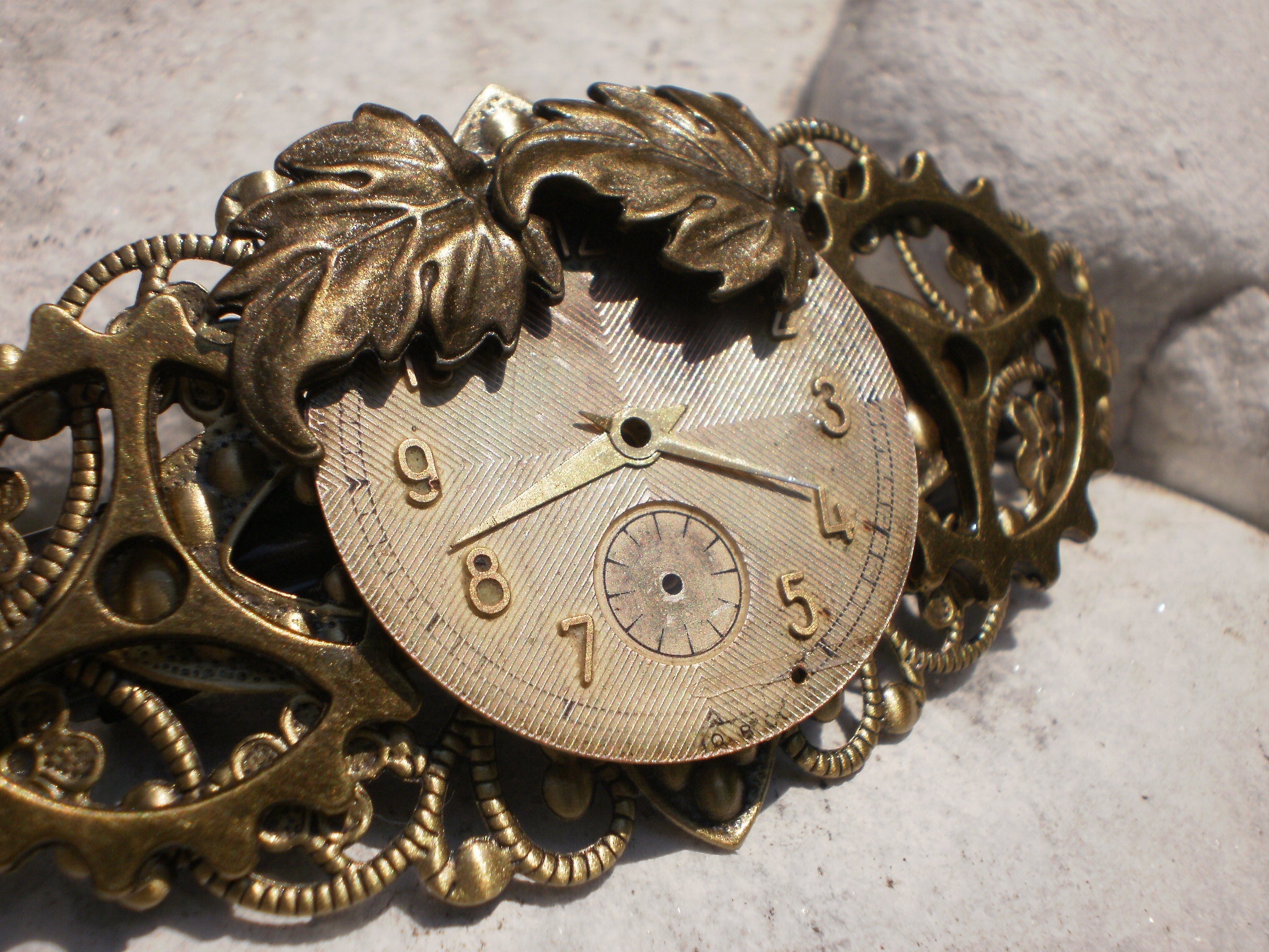 Steampunková spona do vlasů s ciferníčkem