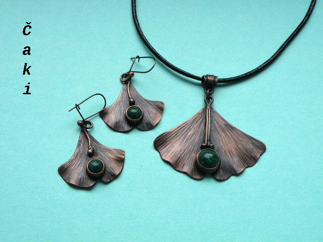 Jinanové lístky s malachitem