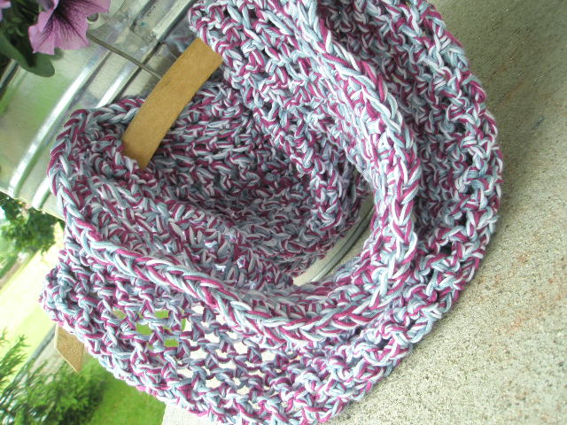 Háčkovaný nákrčník