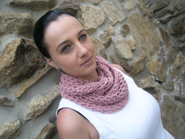 Háčkovaný nákrčník