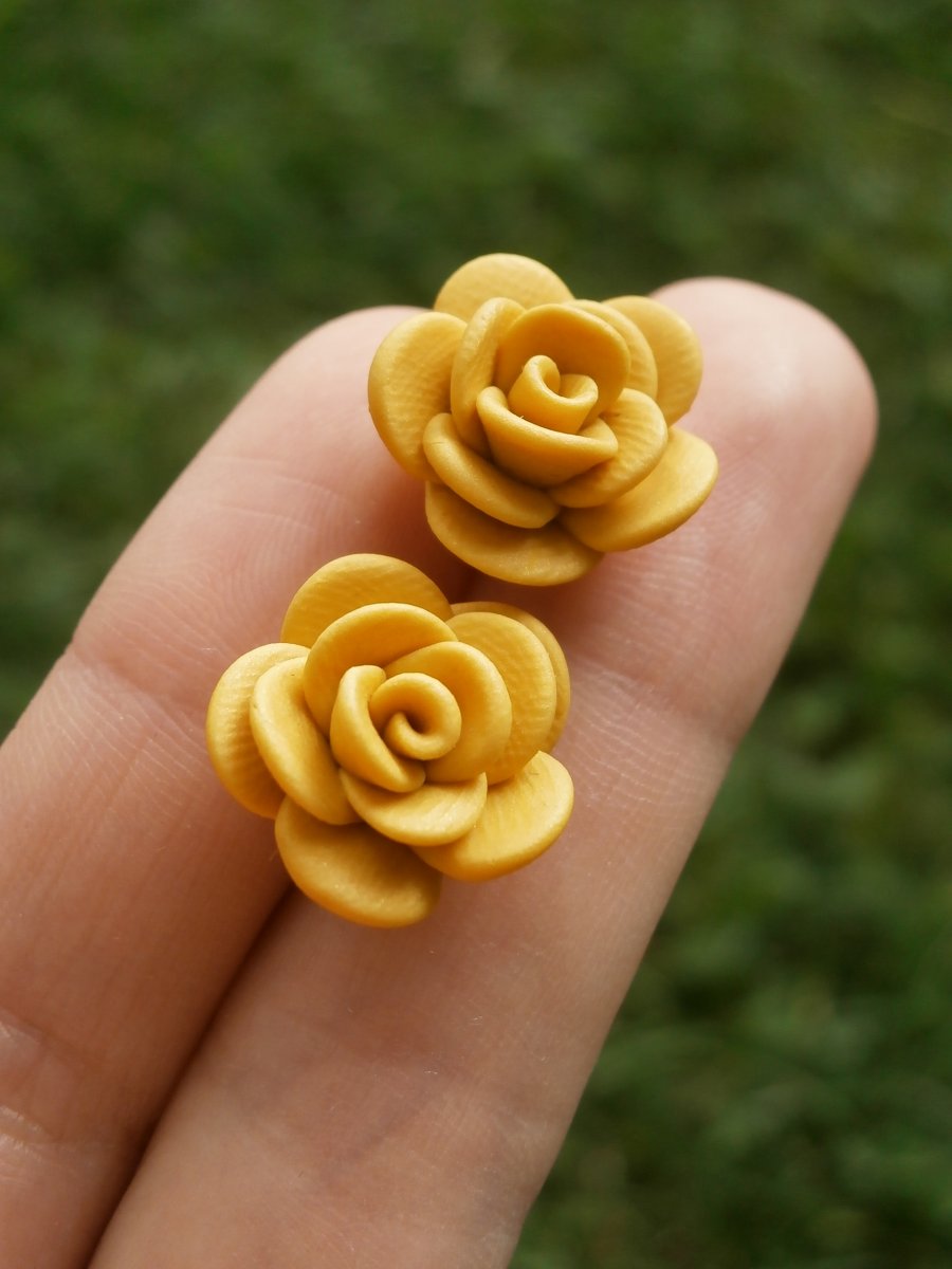 Slámové růžičky náušnice - vhodné i pro alergiky