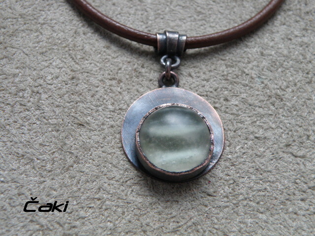 Svítí jak tajemný měsíc