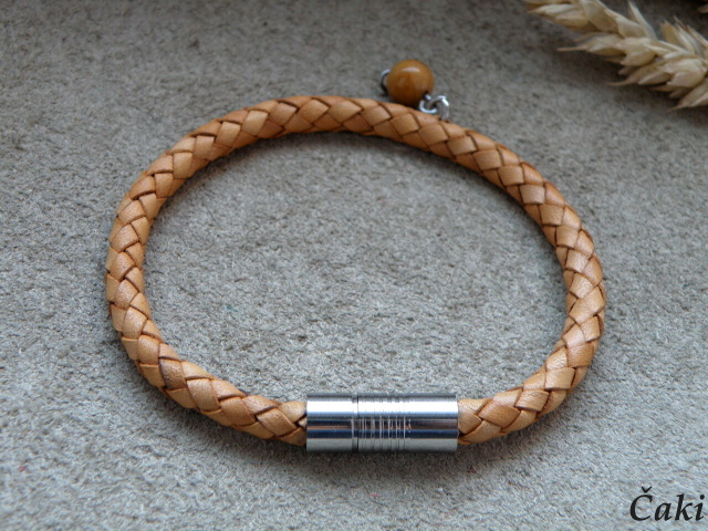 Béžový kožený pletený náramek