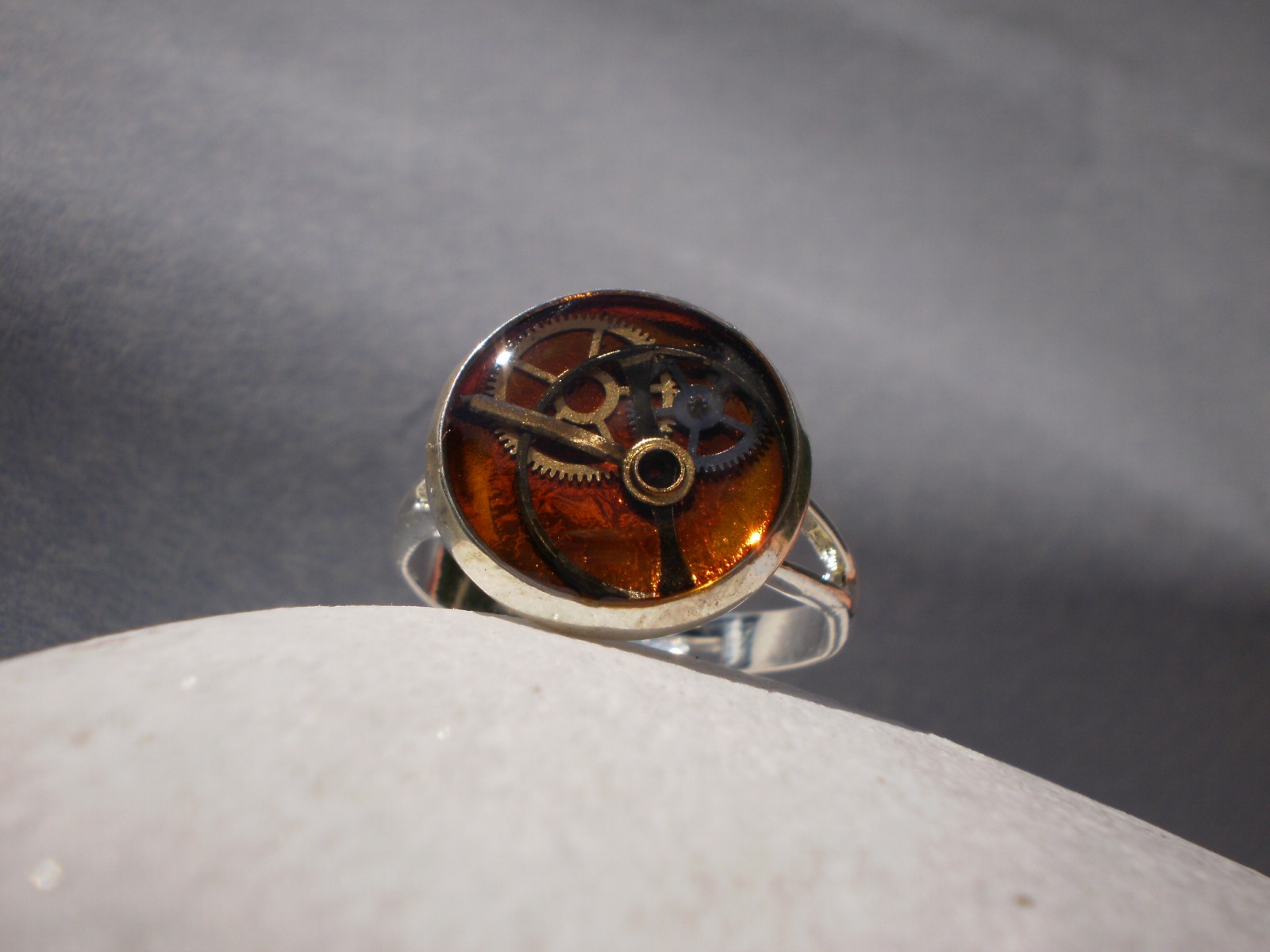 Oranžový steampunkový prsten