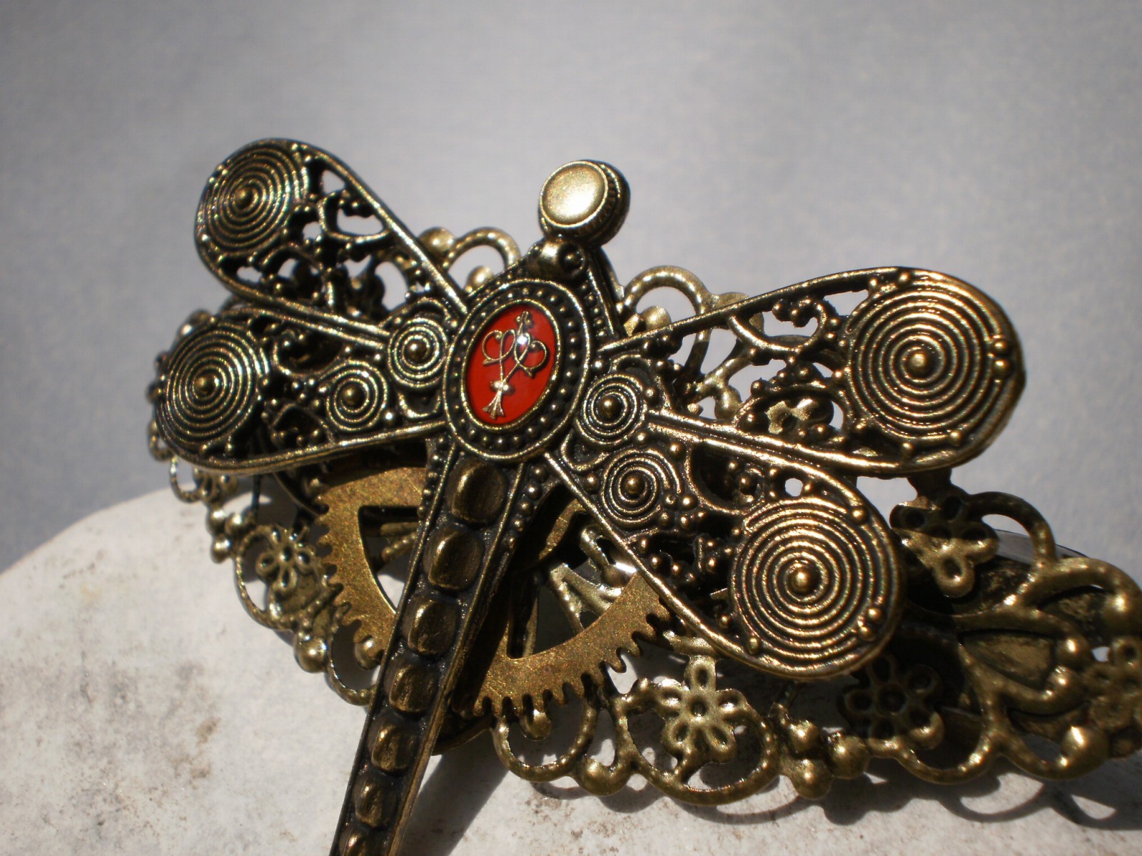 Steampunková spona do vlasů s vážkou