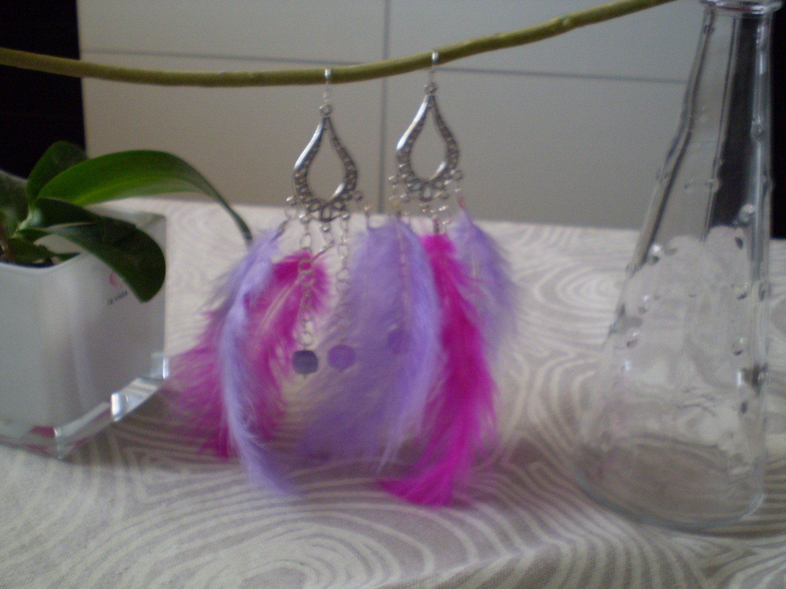 NÁUŠNICE - peří na ramínku