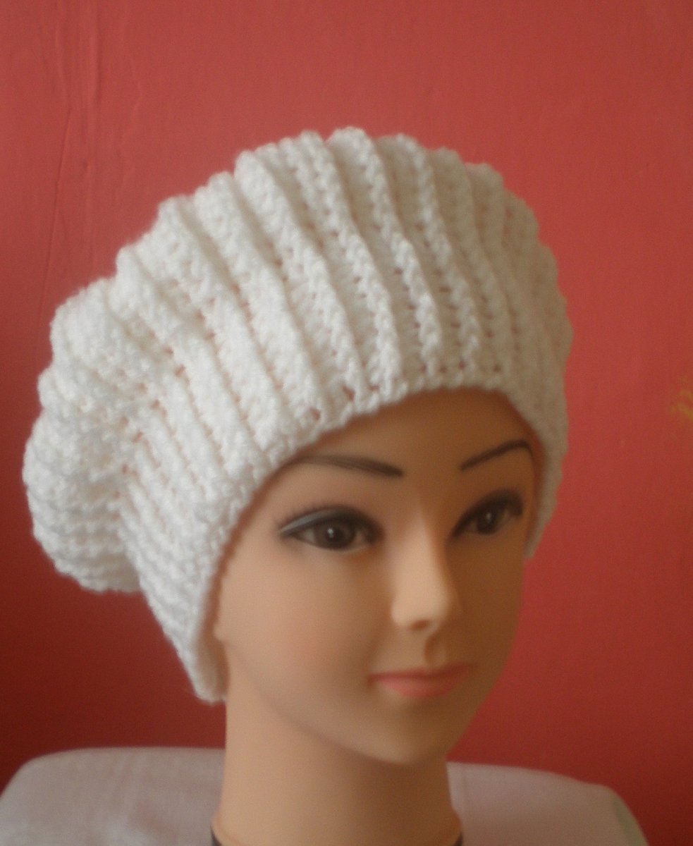 Dámská čepice bílá