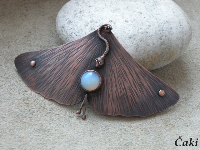 Jinanová spona s opalitem