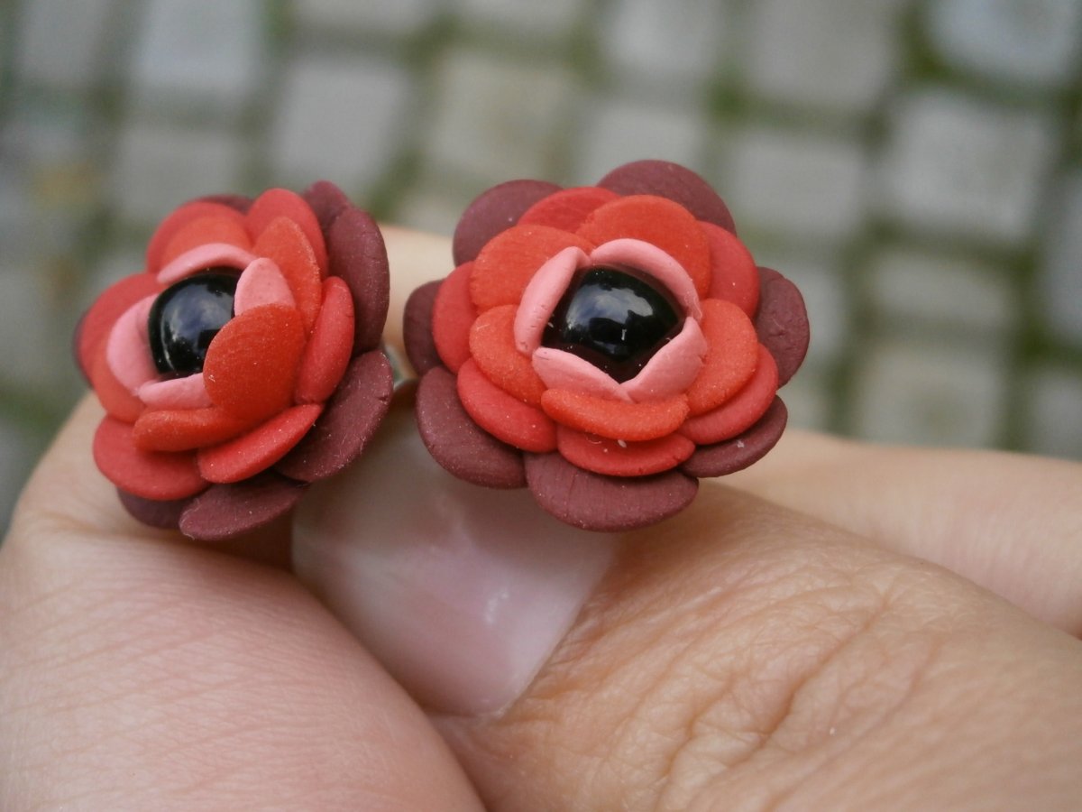 Náušnice červené růžičky – i pro alergiky