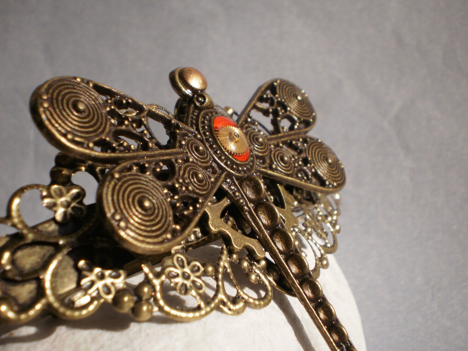 Steampunková spona do vlasů s vážkou
