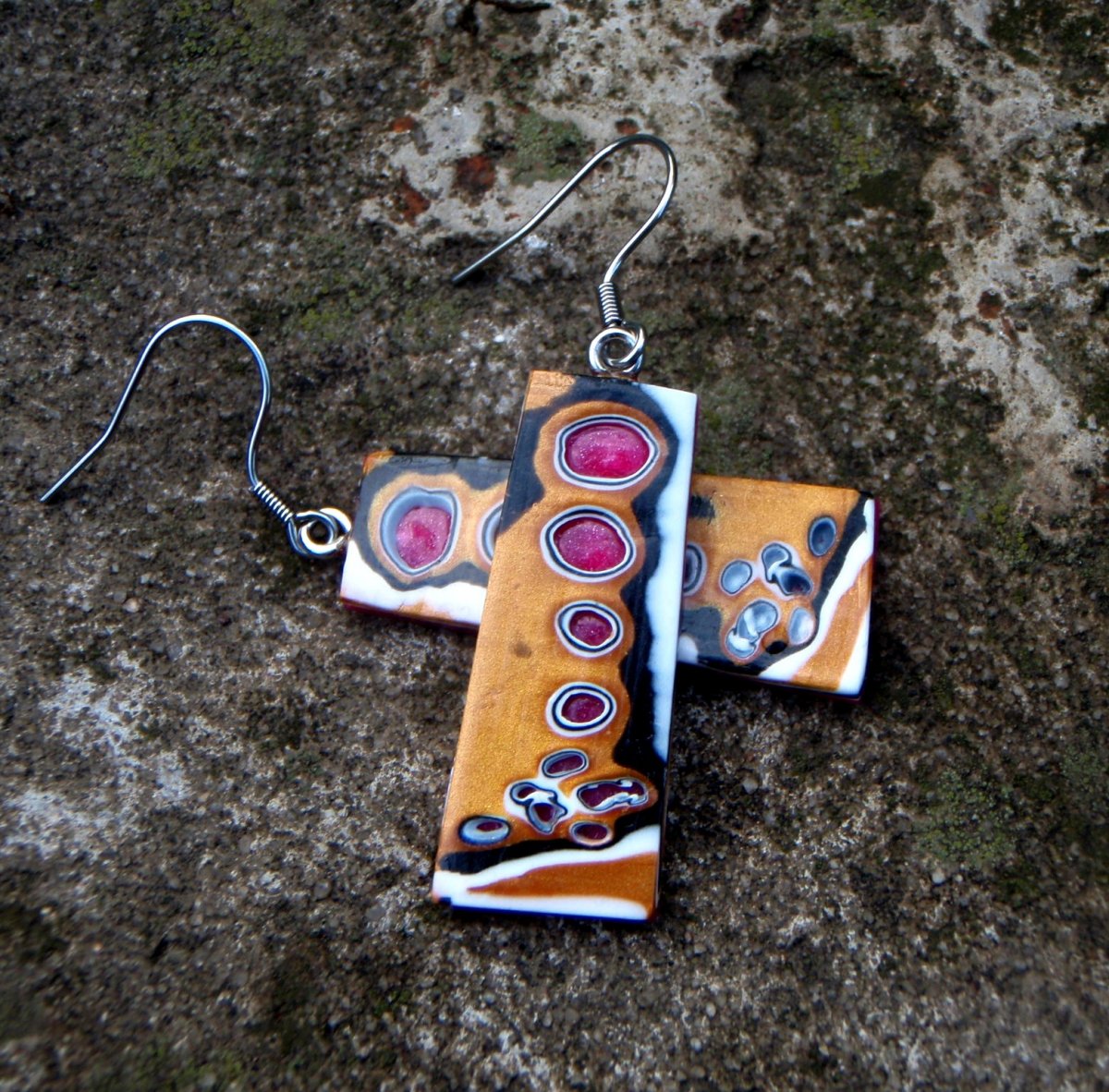 Červená jezírka ve zlaté