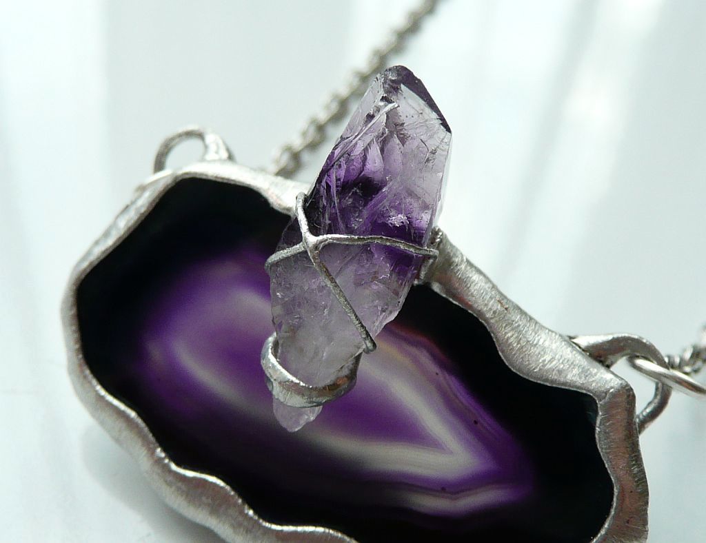 Fialový plamínek..