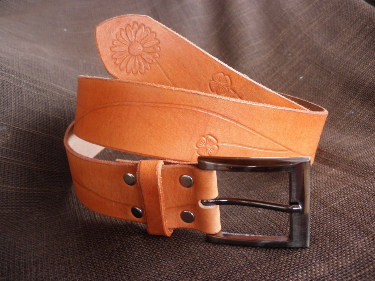 Oranžový květovaný