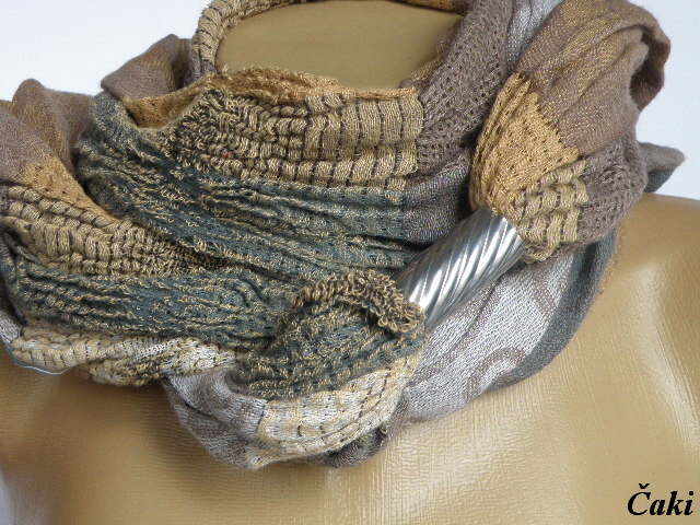 Teplá šála s nerezovou spirálkou