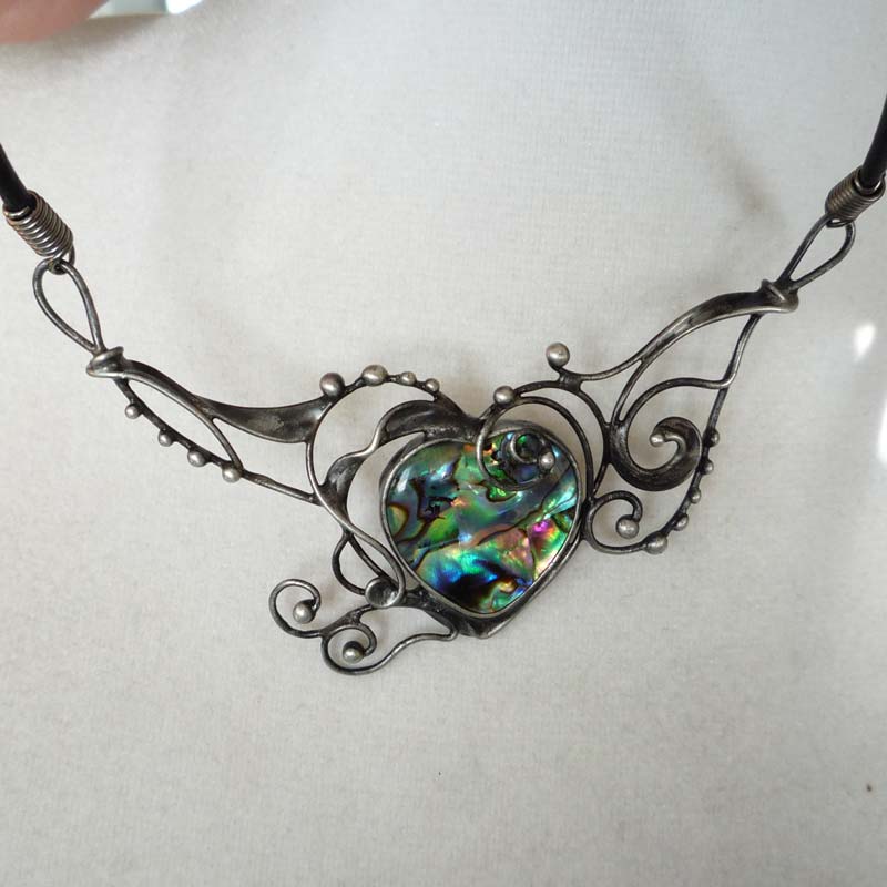 Náhrdelník s paua srdíčkem