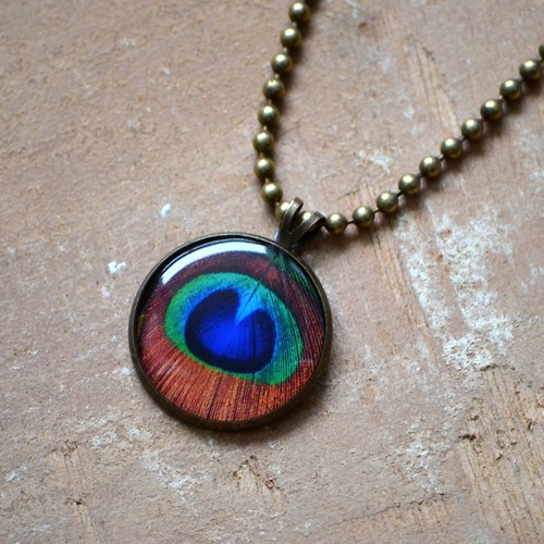 NÁHRDELNÍK - PAVÍ PERA