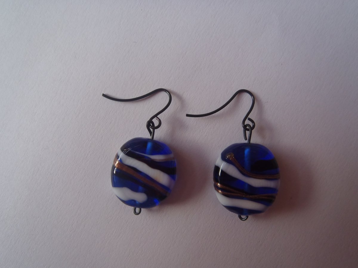 tmavomodré s proužky