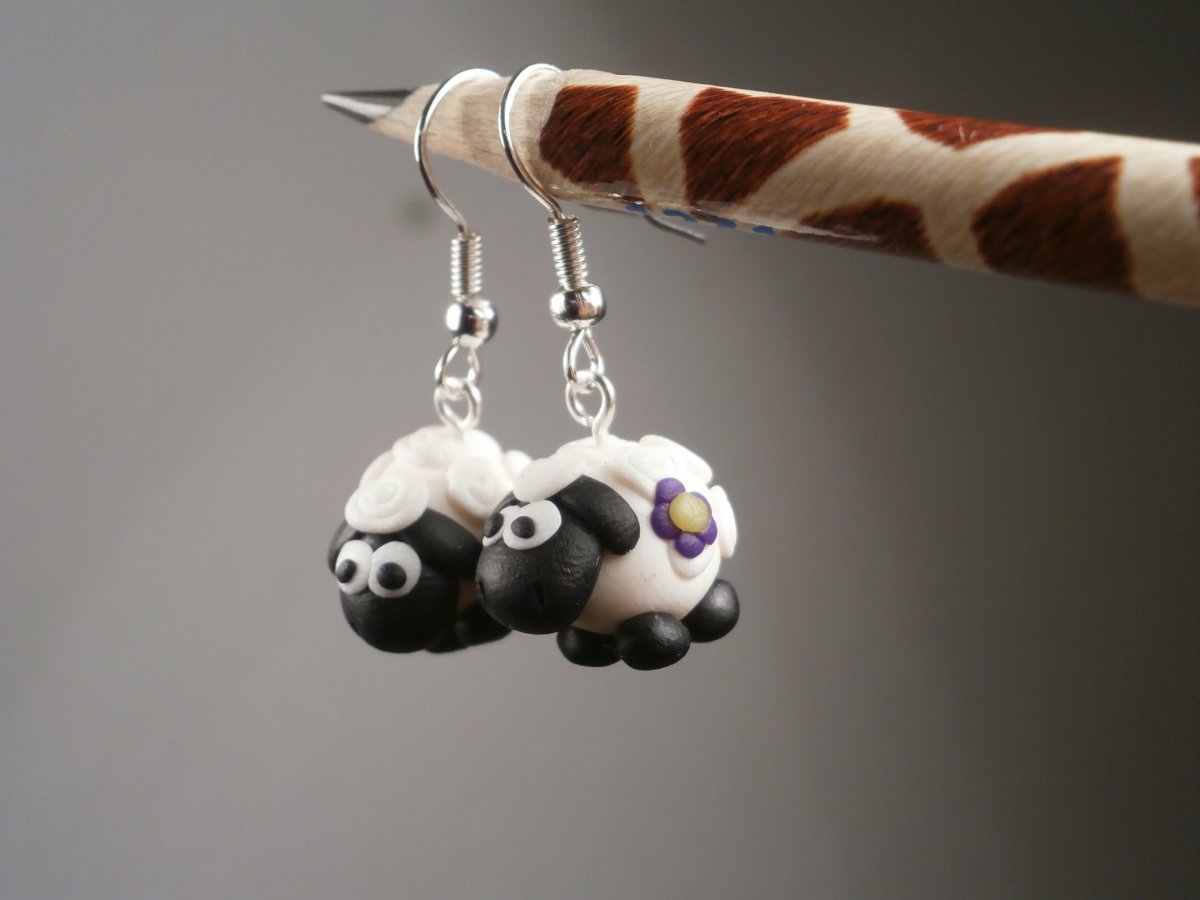 Ovečky s fialovou kytičkou - náušnice