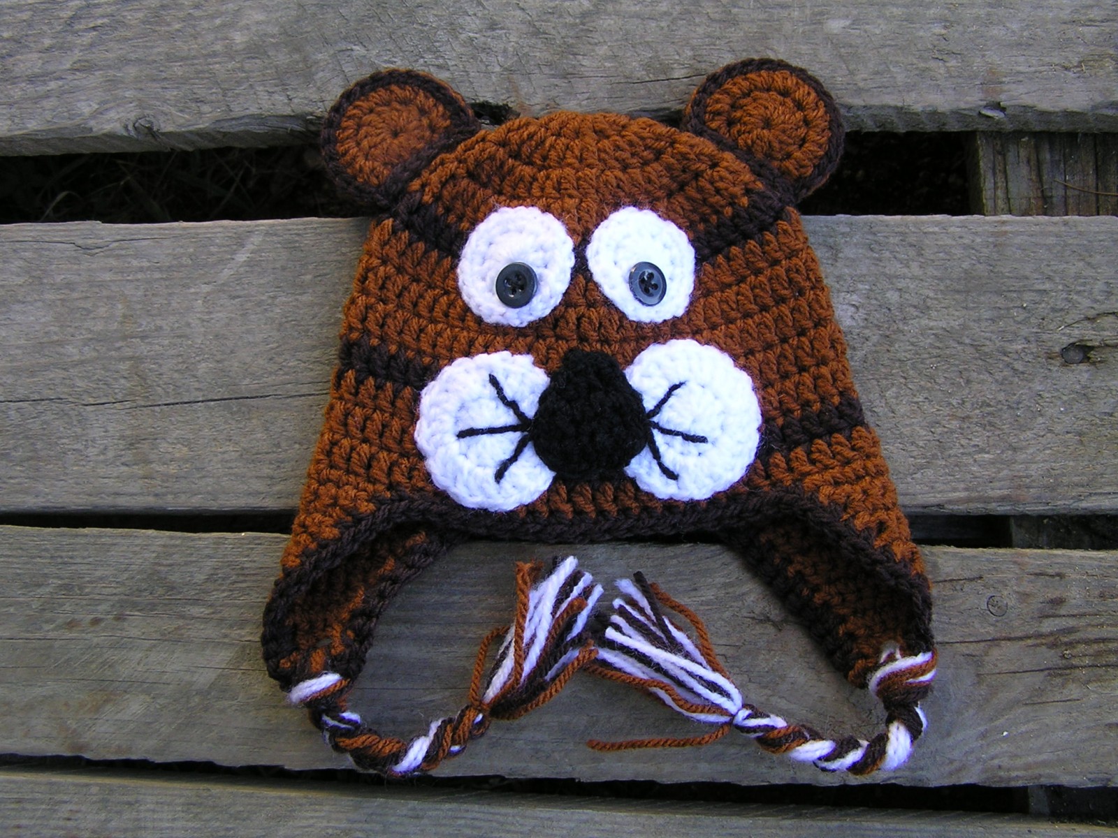 Háčkovaná ušanka TYGR čokoládový