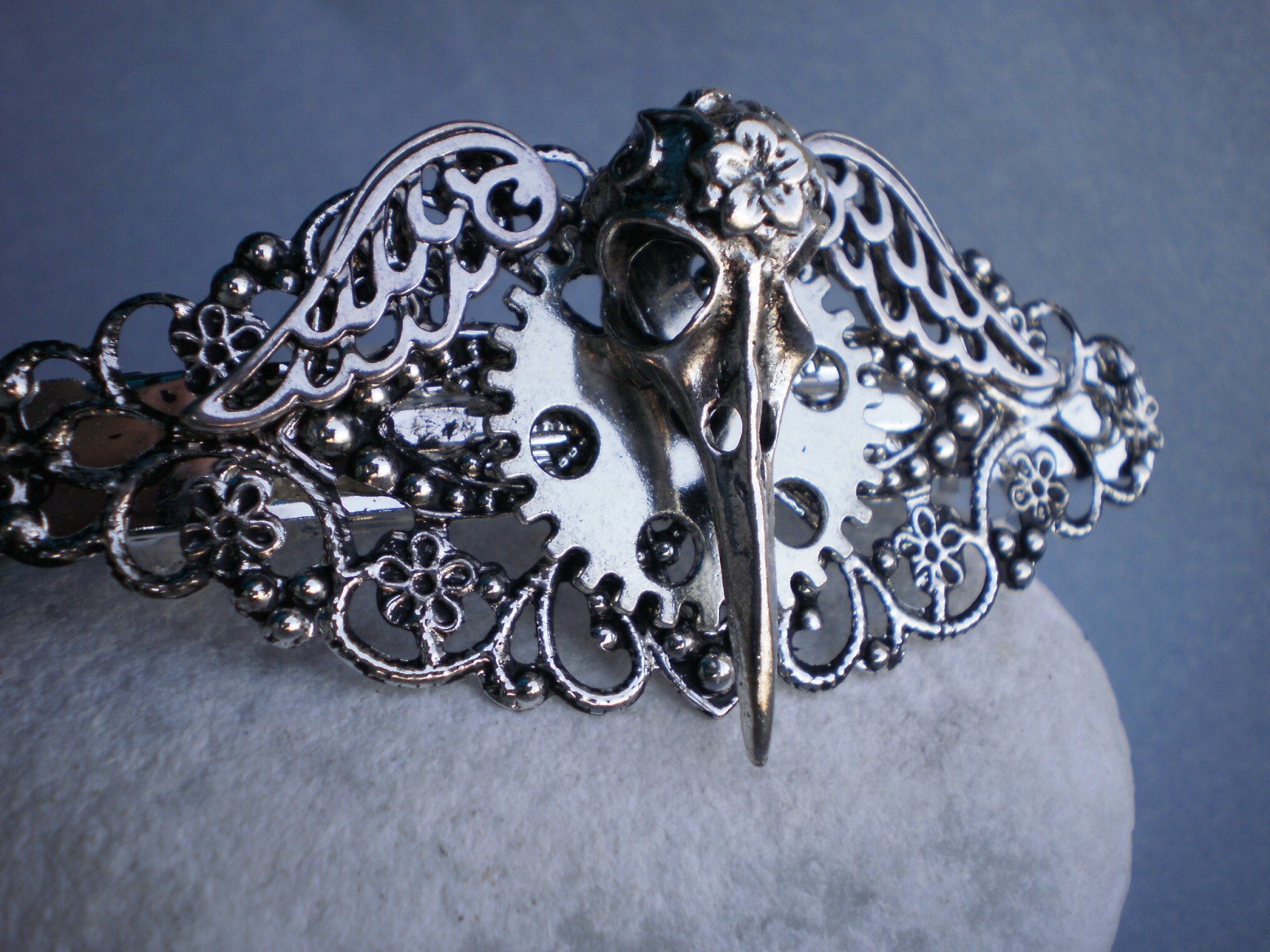 Steampunková spona do vlasů s lebkou