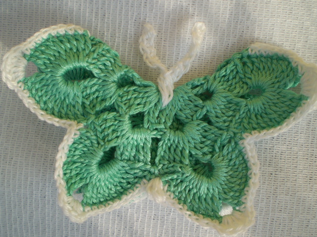 háčkovaný motýlek