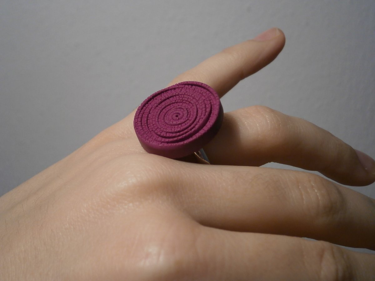 Fialovorůžový prsten