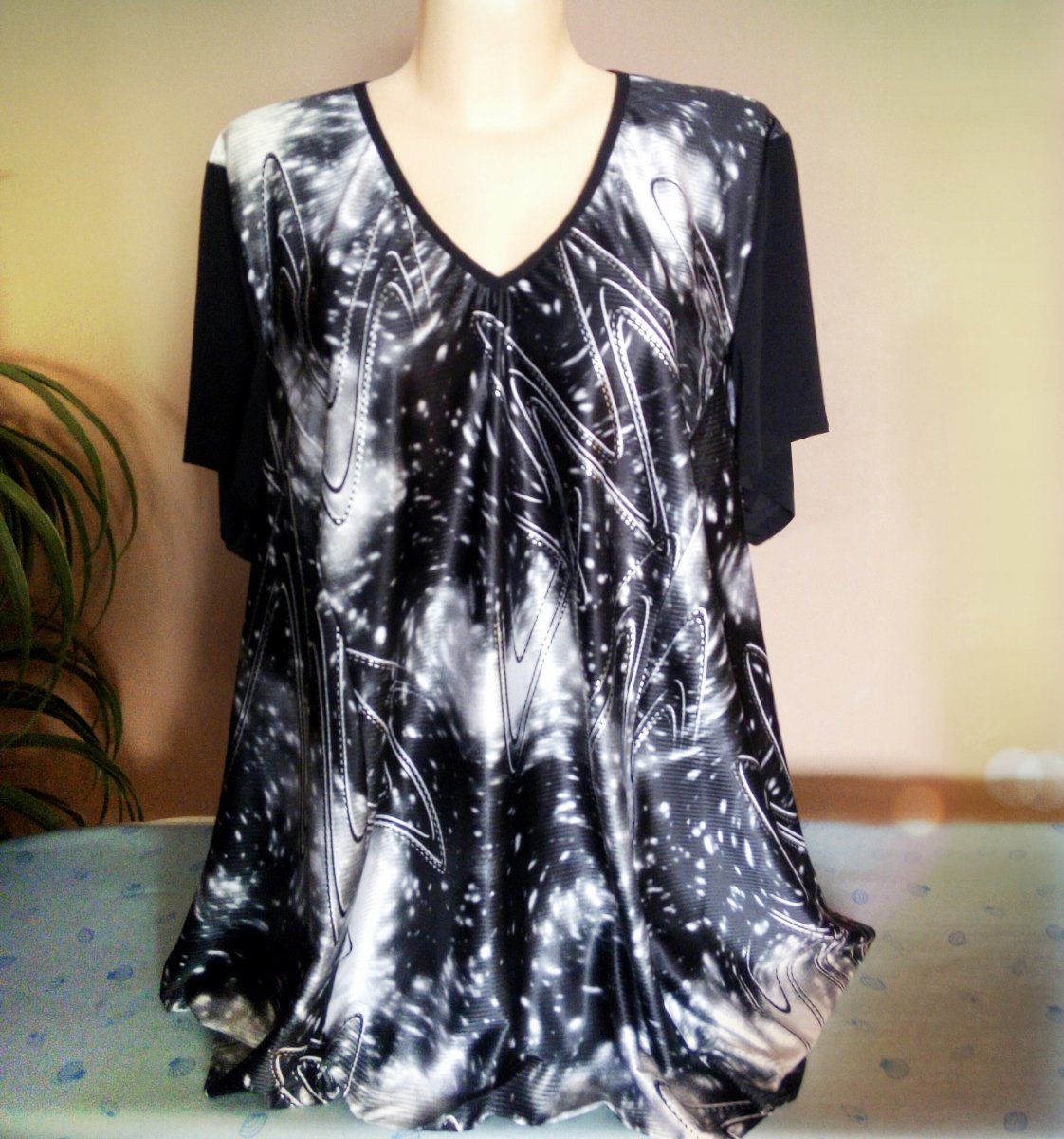 TRIČKO GALAXIE PRINCESOVÉHO STŘIHU