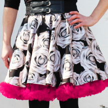 FuFu sukně s černými růžemi a pink spodničkou
