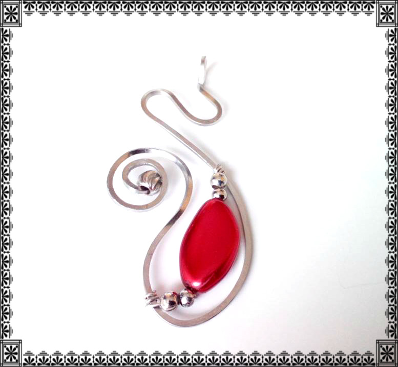 Přívěsek - červený oválek