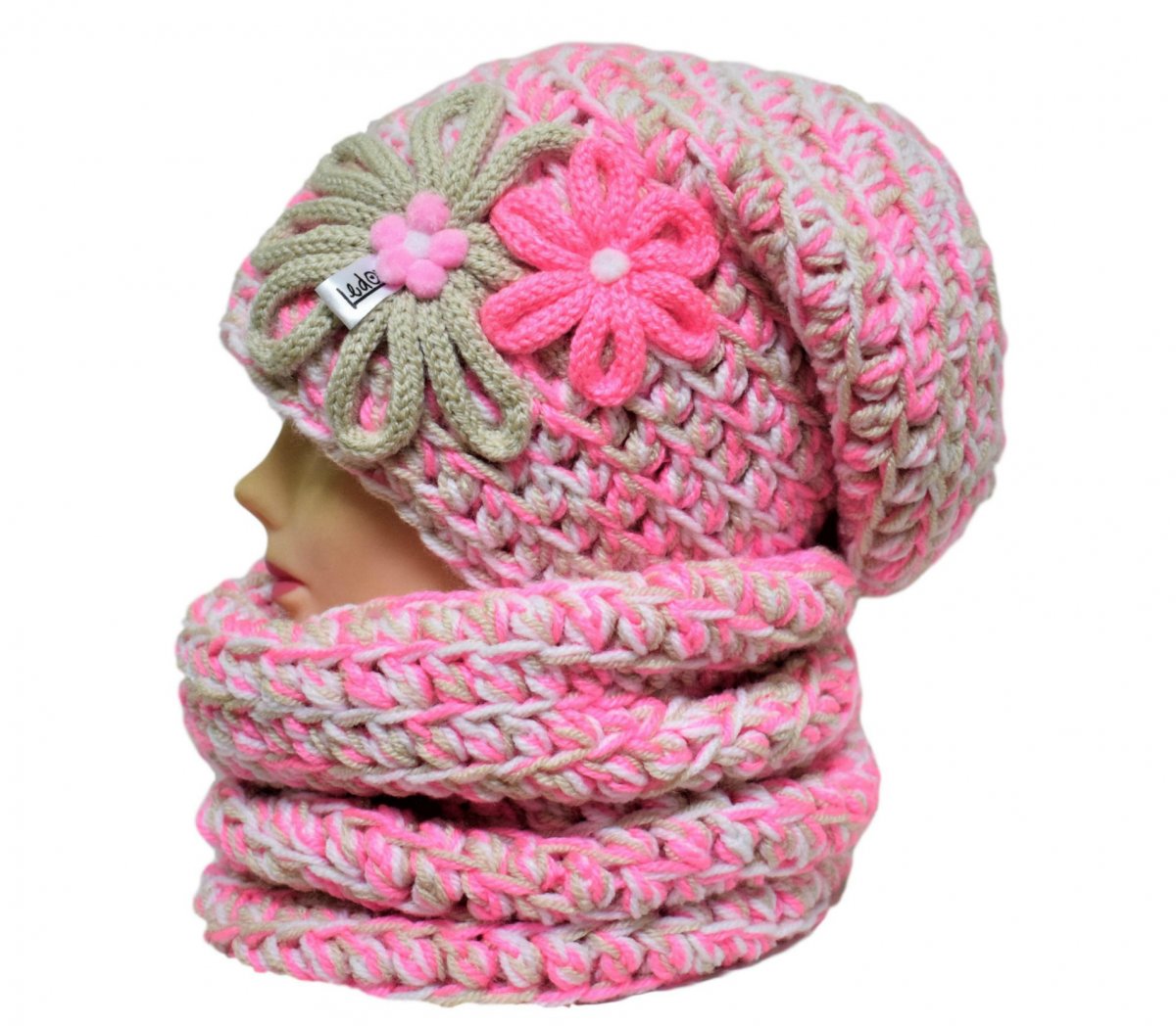 SET ČEPICE A NÁKRČNÍKU 1642