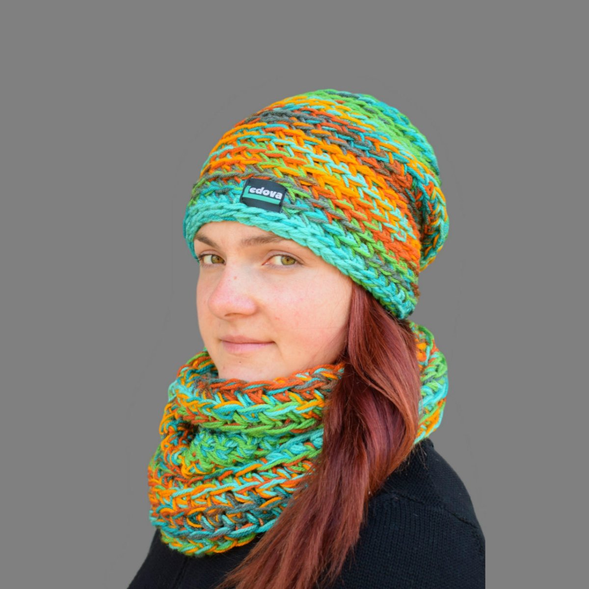 SET ČEPICE A NÁKRČNÍKU 1786