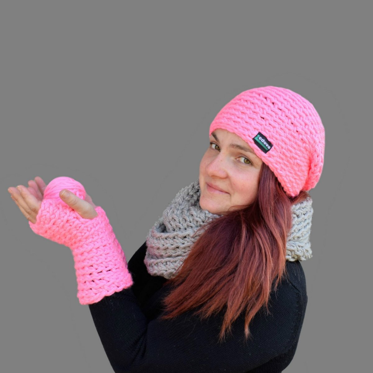 Čepice, nákrčník a bezprsťáčky 1774