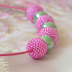 Kuličkový náhrdelník - zeleno-růžový