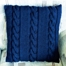 Pletený povlak na polštářek - tm. modrý