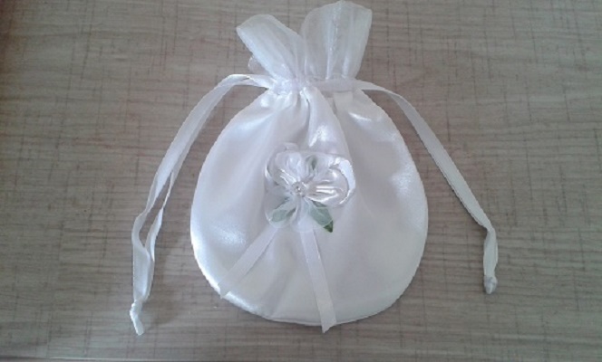 Svatební doplněk - pompadůrka - bílá