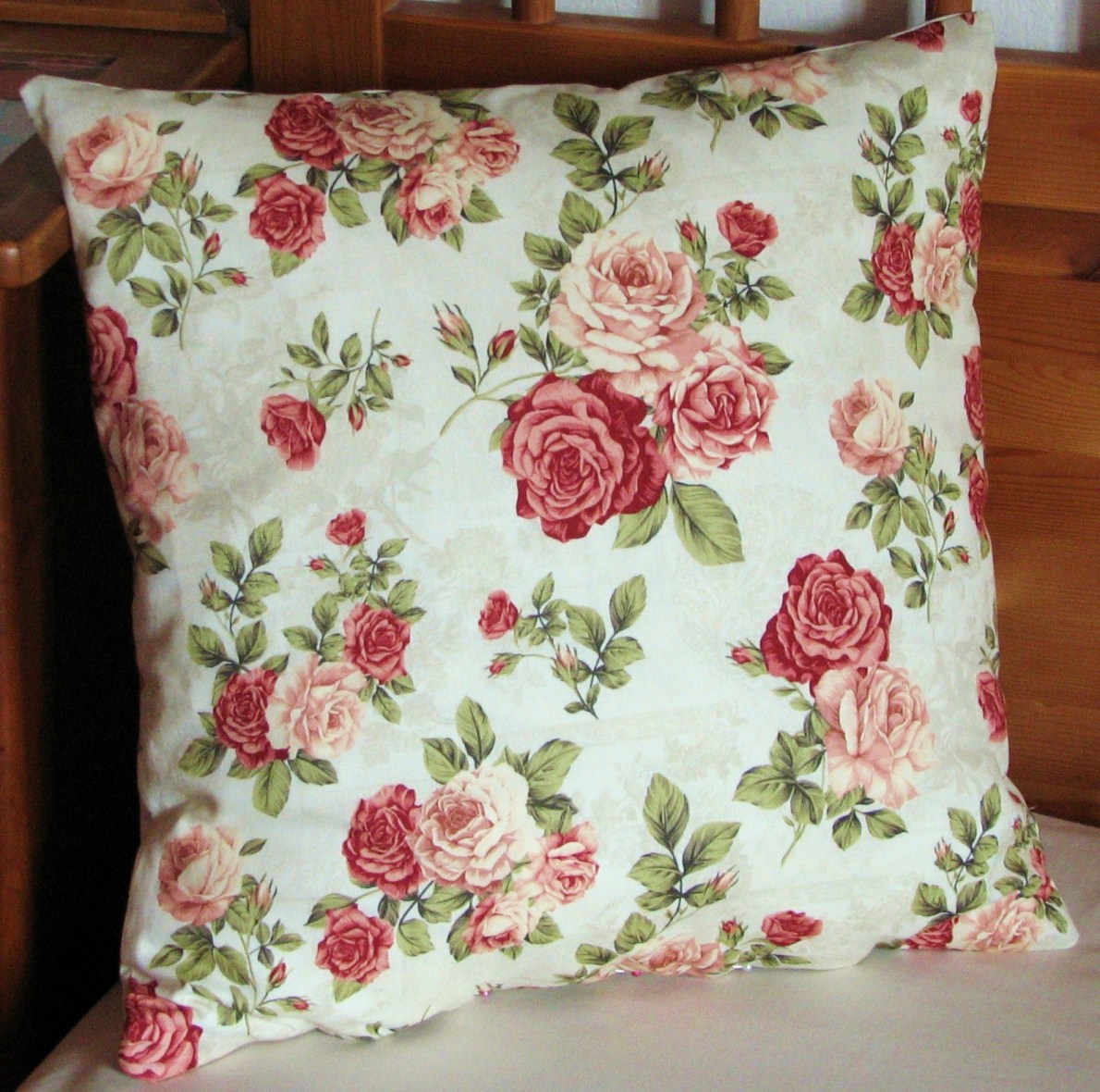 Romantický polštářek s růžemi