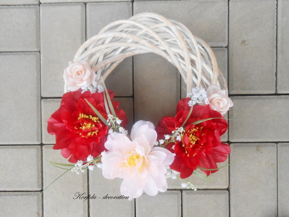 Věnec s červenými a lososovými kytičkami 235/14