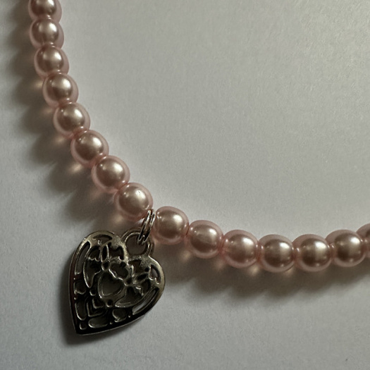 růžový náhrdelník se srdíčkem