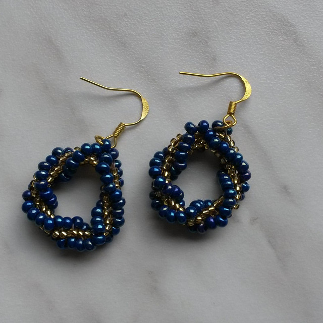 náušnice modrozlaté kruhy