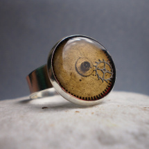Červený steampunkový prsten