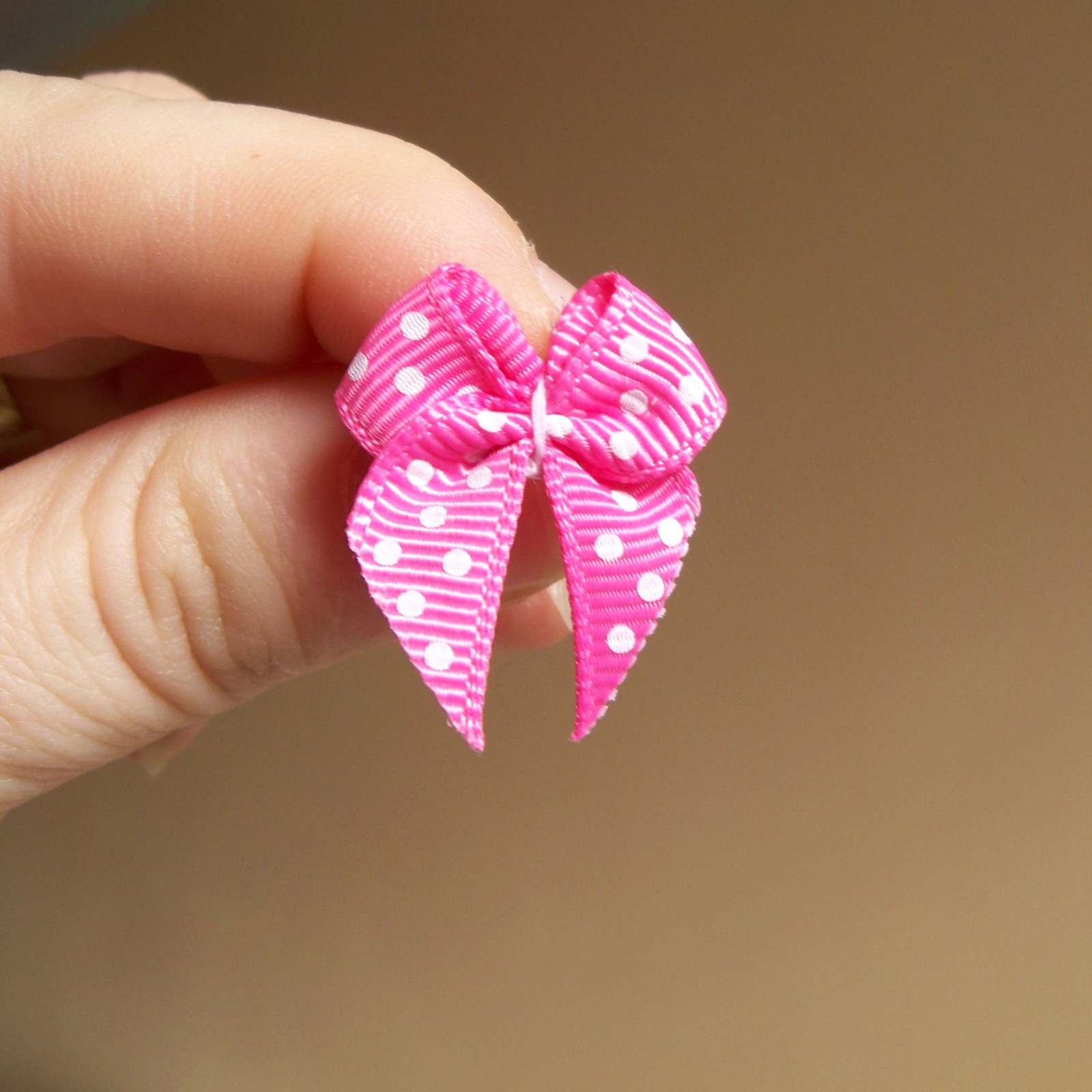 Veselé mašličky - náušnice puntík V8