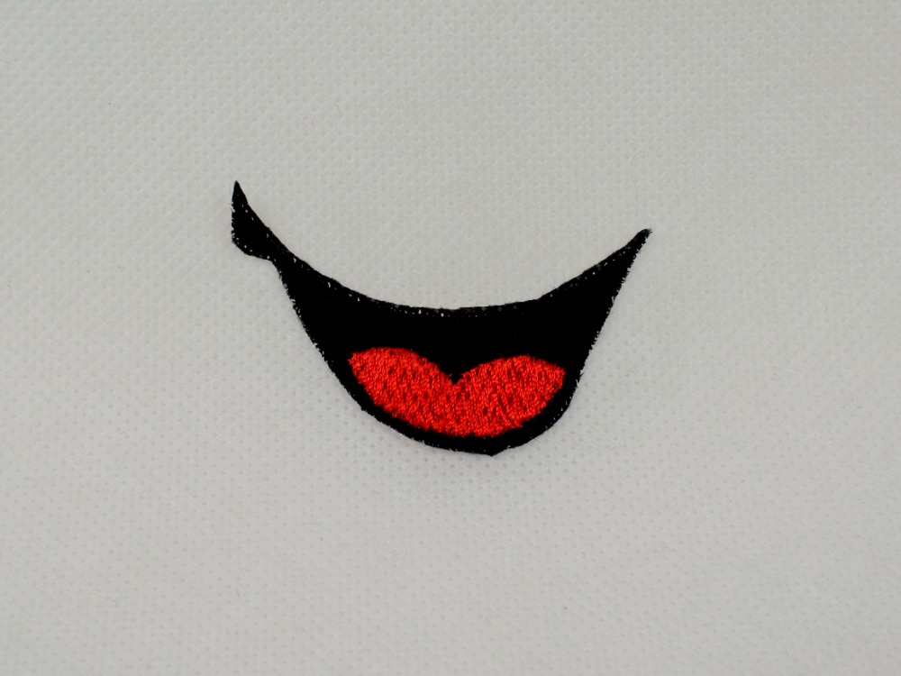 Vyšívaná pusa pusa s jazykem 6x4 cm