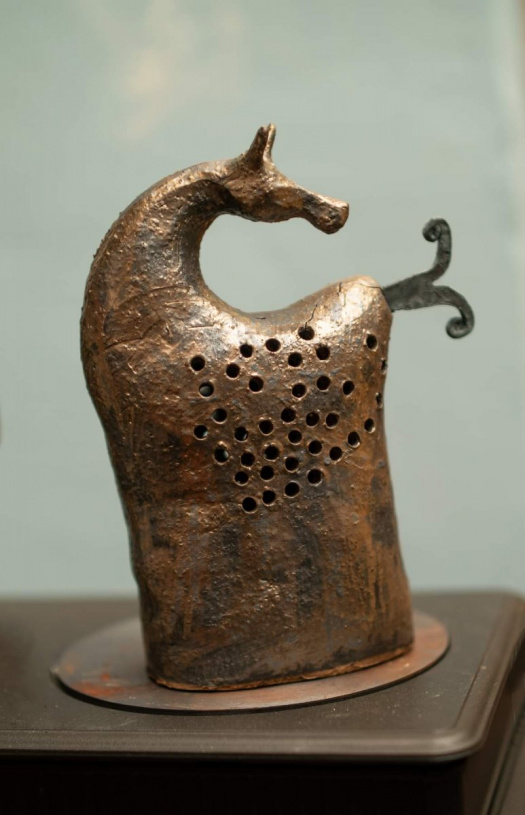 Keramika. Koník Bronz