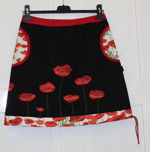 Louka vlčích máků nejen v létě