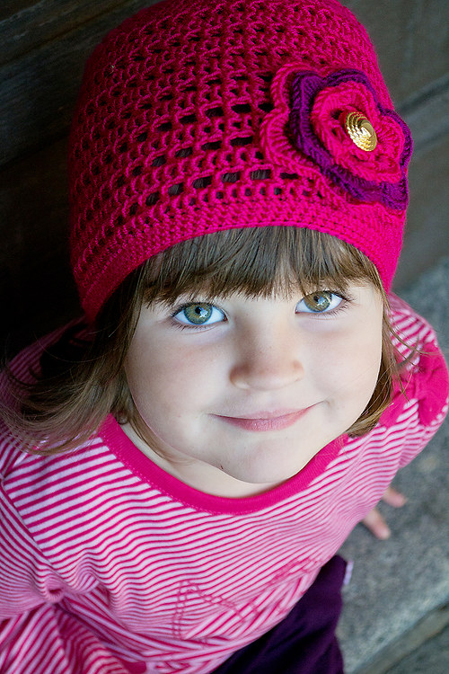 Růžová háčkovaná čepička