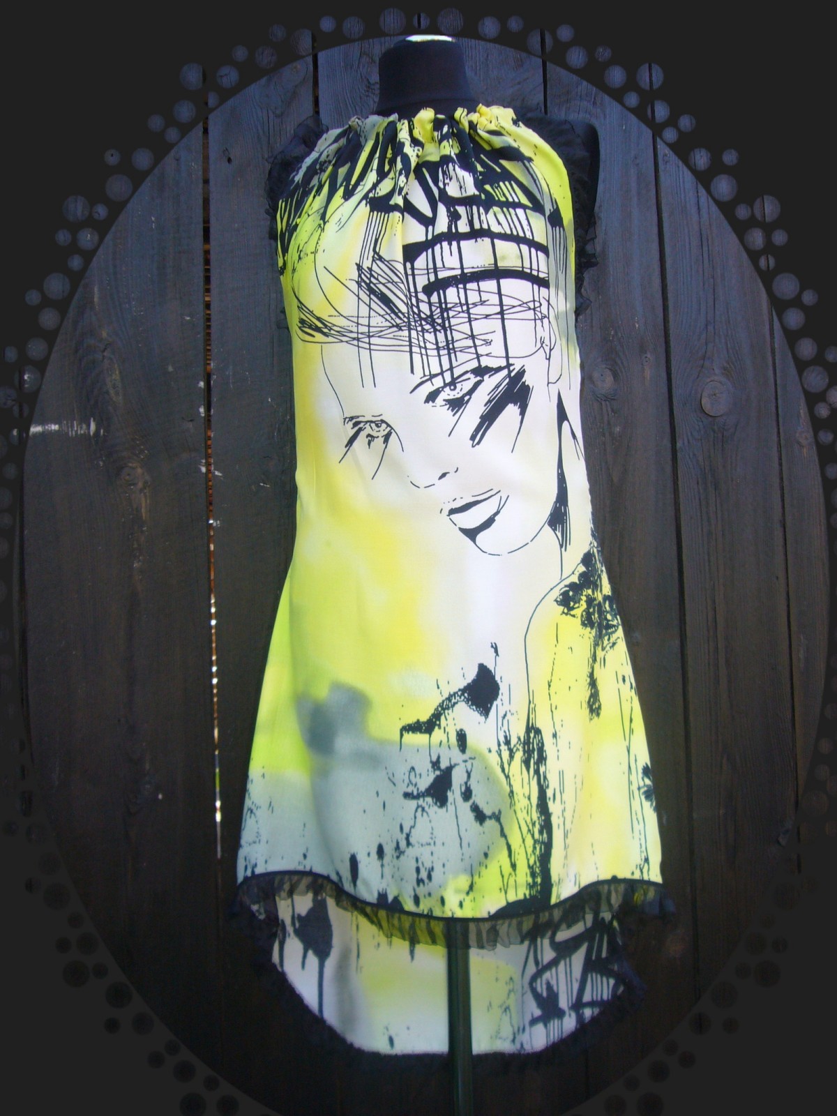 Šaty: Neonová Womanka