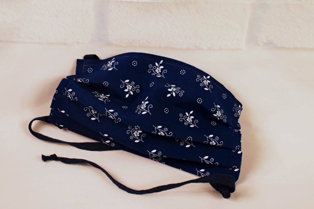 Rouška vhodná i pro seniory bez zavazování