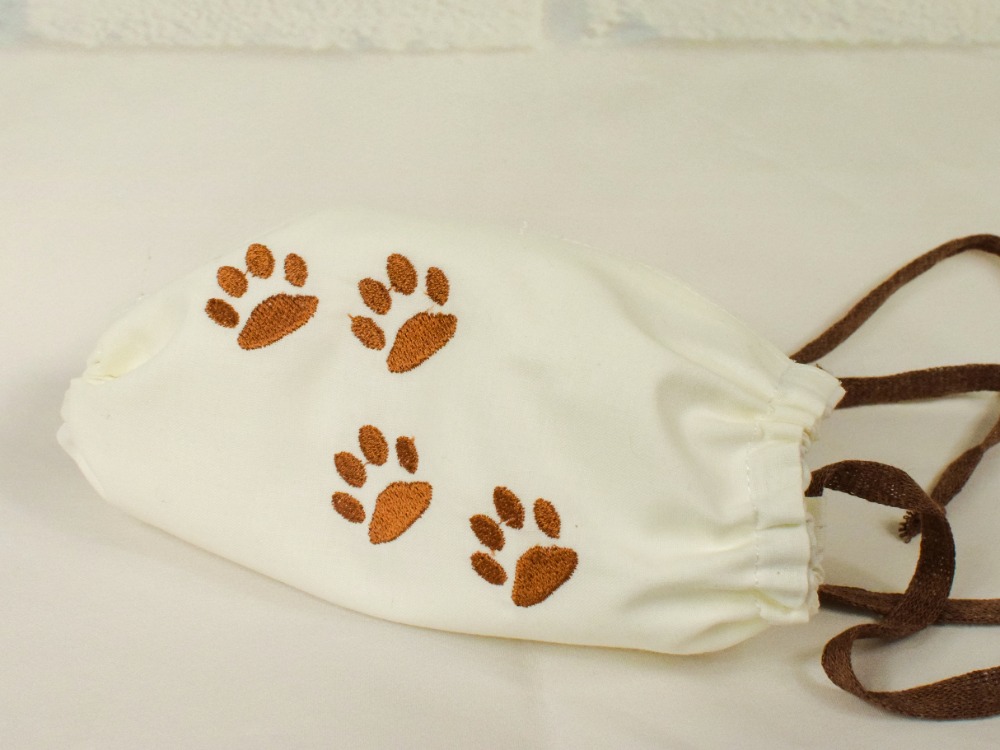 Vyšívané roušky s tlapičkami