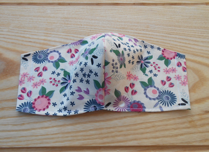 Rouška béžová s kytičkami (26/20)