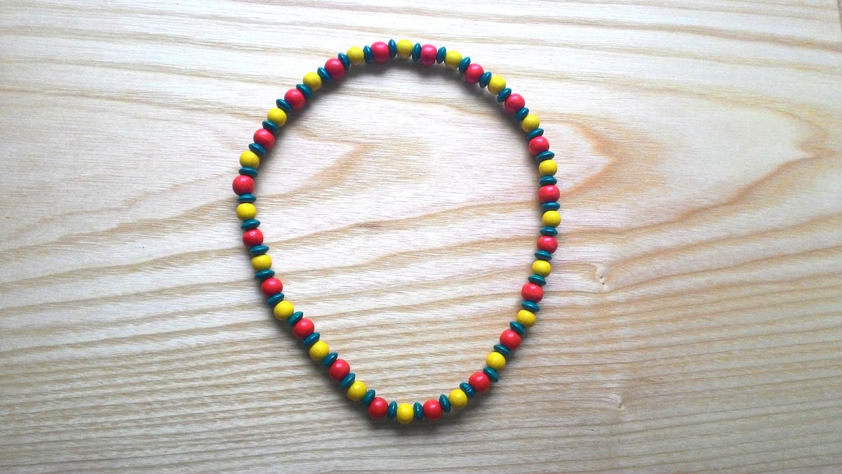 Korále dřevěné zelená+červená+žlutá (1209/15)